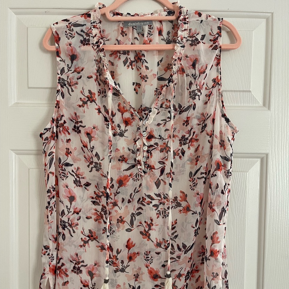 Gorgeous floral sleeveless summer top size XL